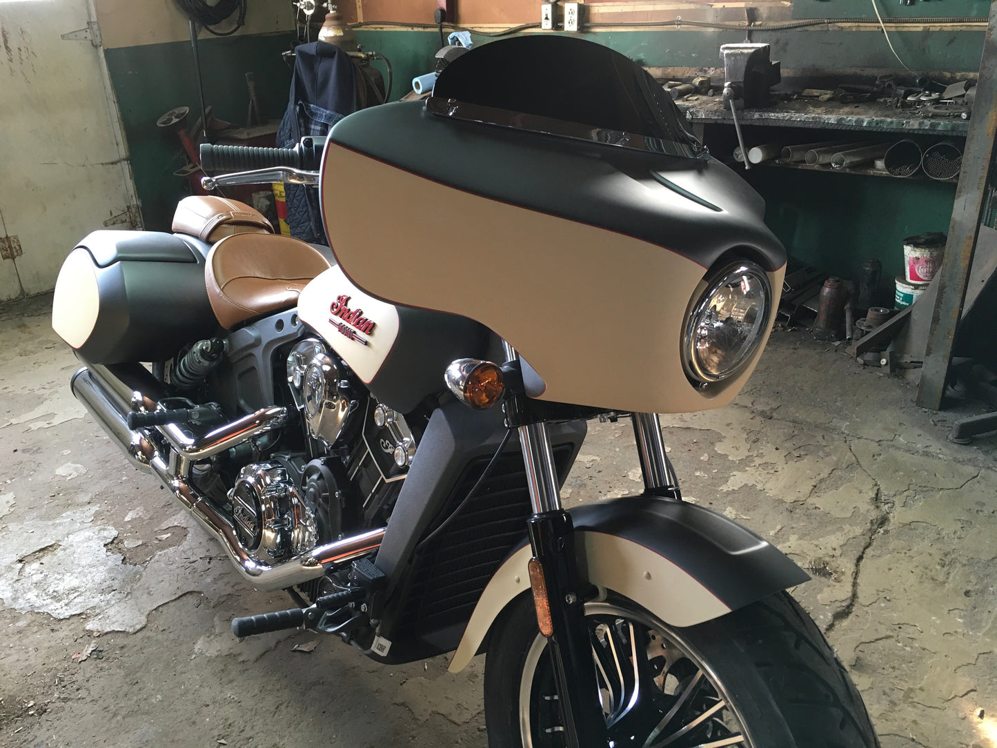 INDIAN SIXTY/SCOUT FAIRING (RADIO+SPEAKER)